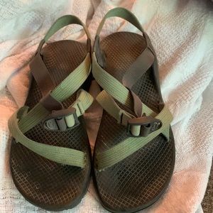 Womens Chaco size 8 (my very 1st pair) need to be re-soled